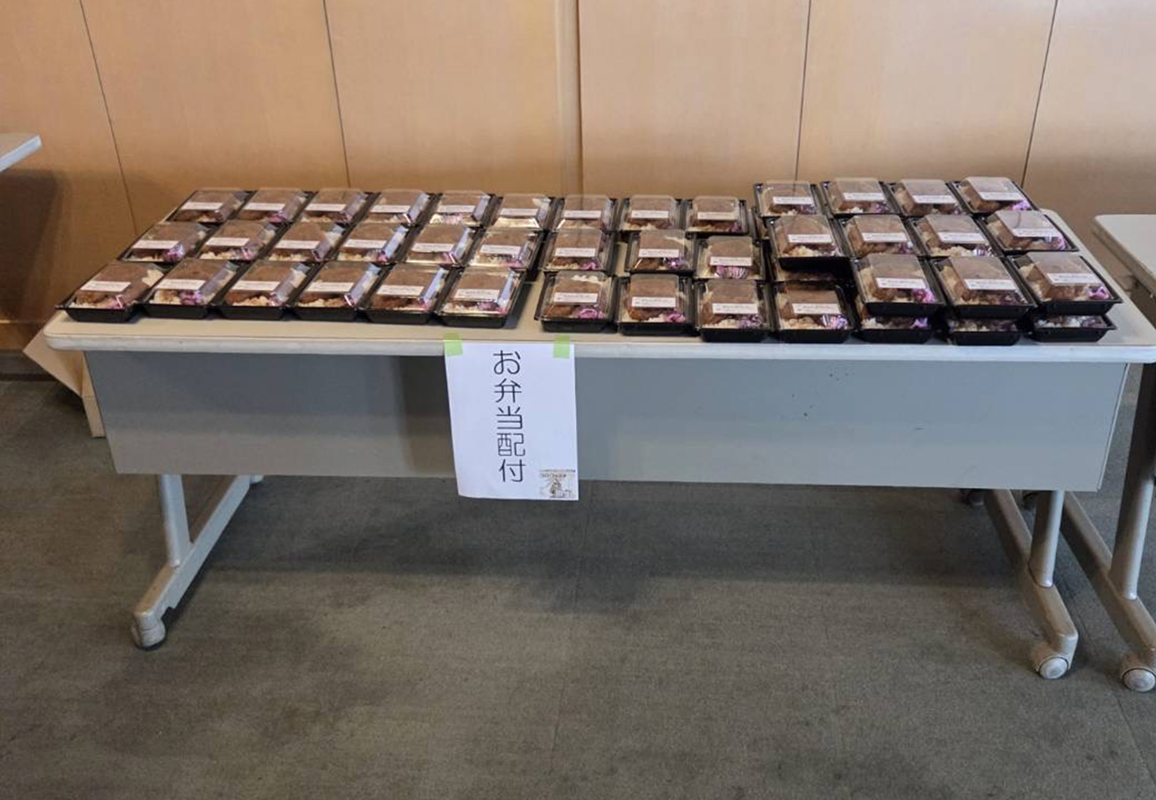 「コロ・フェスタ」昼食に名物ソースかつ丼を提供しました