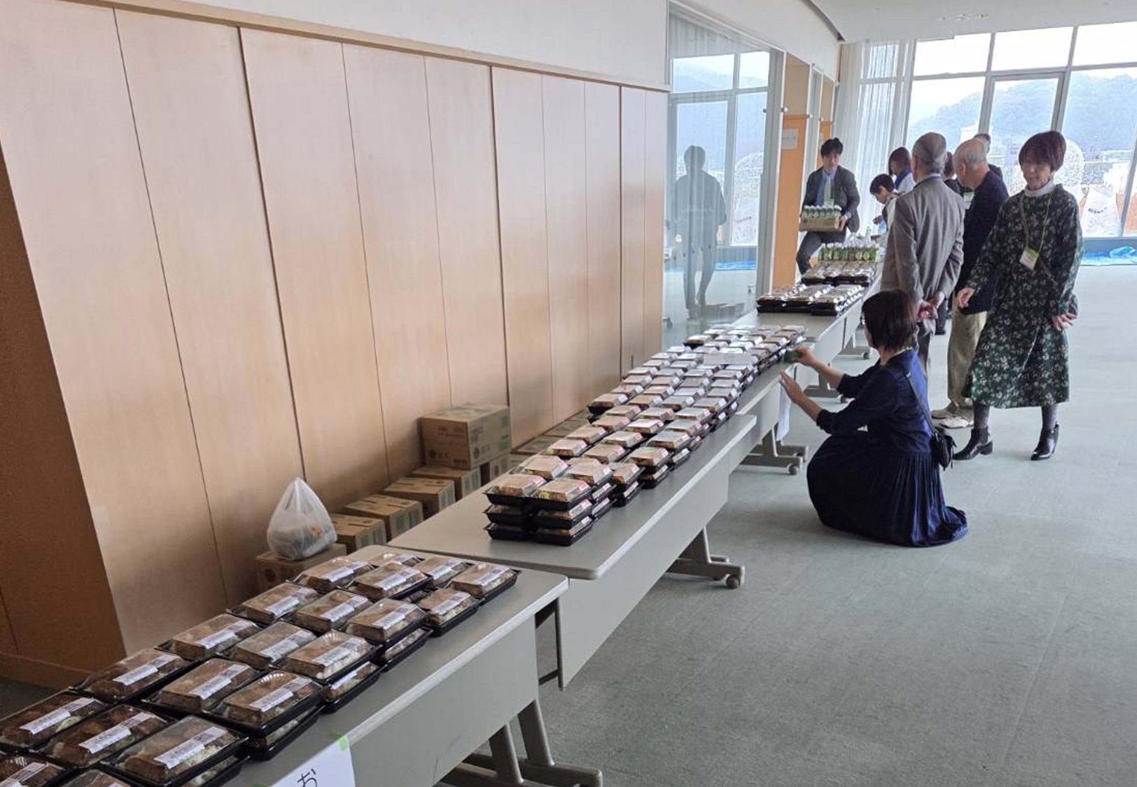 「コロ・フェスタ」昼食に名物ソースかつ丼を提供しました